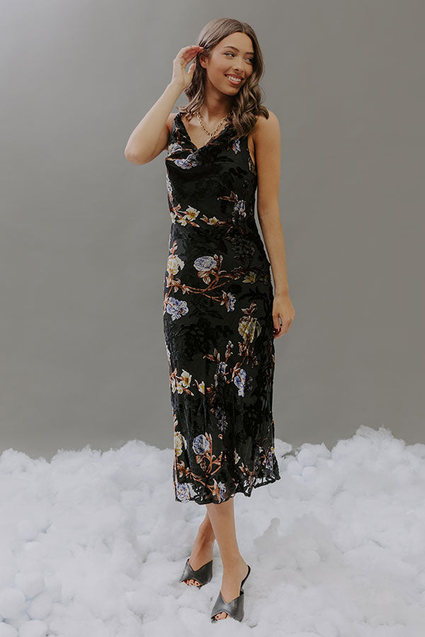 Romance in The Air Floral Velvet Burnout Midi Dress M / Black Romance in The Air Floral Velvet Burnout Midi Dress M / Black