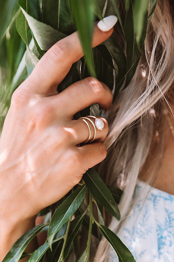 Kendra Scott Jayla Cocktail Ring in Pearl Image - 4