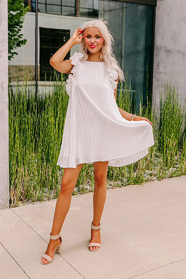 Honeysuckle Dreams Pleated Dress In White   