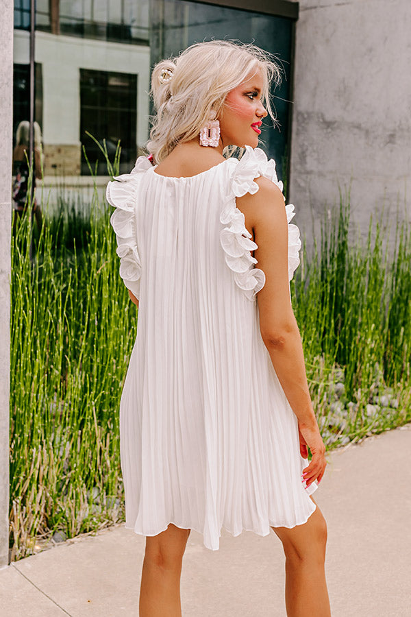 Honeysuckle Dreams Pleated Dress In White   