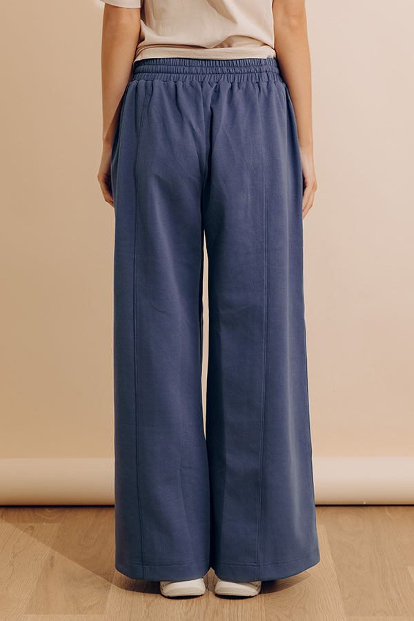 Street Style Chic High Waist Scuba Pants in Riverside Image - 4