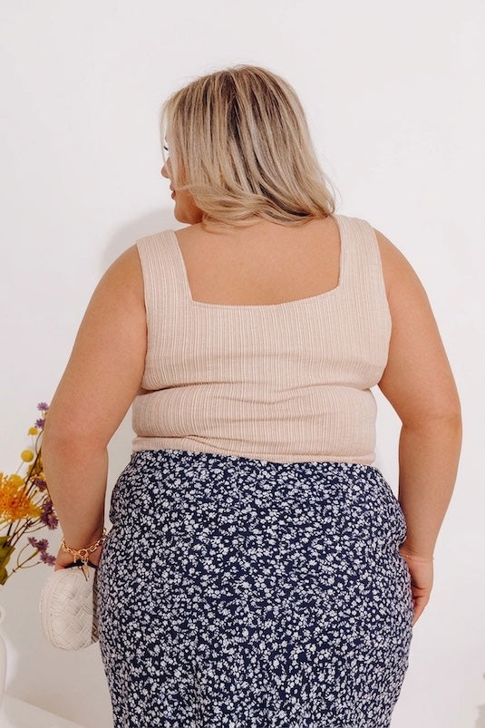 Skyline Views Ribbed Top Curves Image - 3