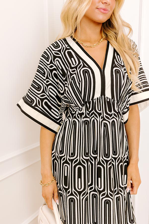 Art Gallery Social Midi Dress in Black Image 2