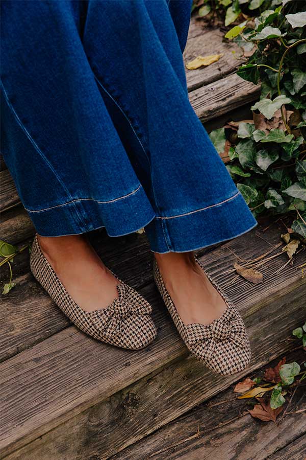 Sugar Rush Houndstooth Flats in Tan