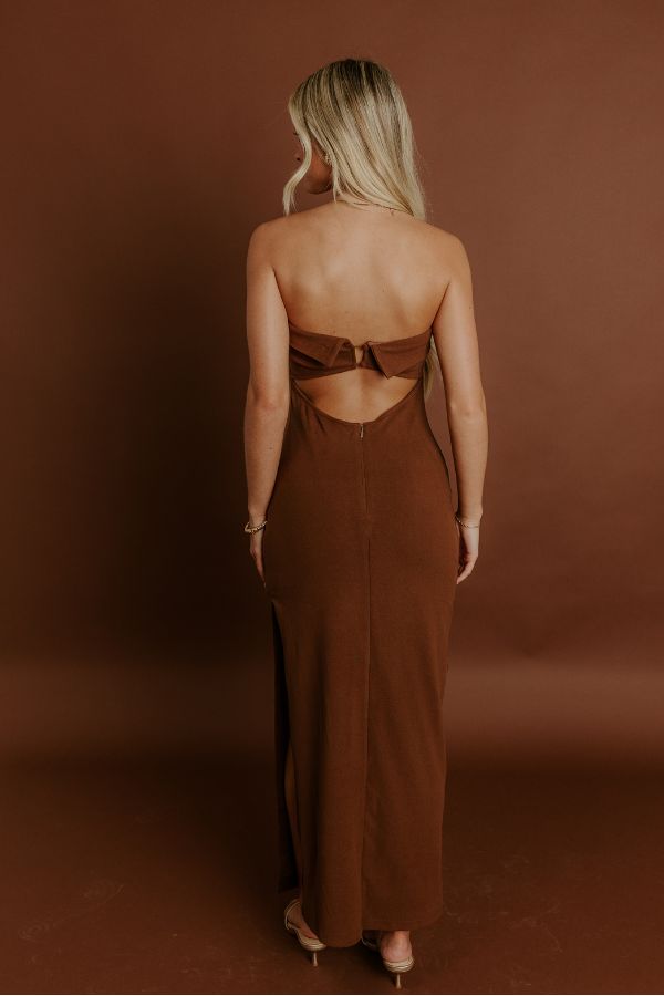 Rooftop Soiree Velvet Midi Dress in Chocolate L / Chocolate Rooftop Soiree Velvet Midi Dress in Chocolate L / Chocolate