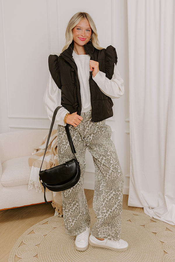 Mountain Top Resort Puffer Vest in Black Image 2