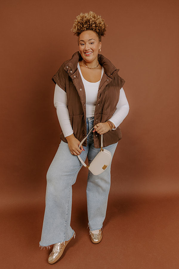 Brisk Stroll Puffer Vest in Chestnut Curves Image - 4