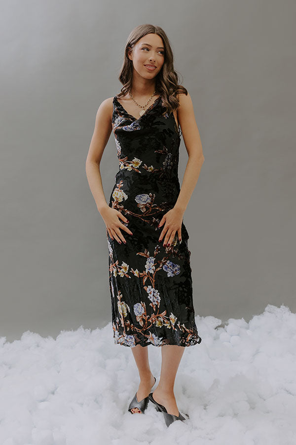 Romance In The Air Floral Velvet Burnout Midi Dress M / Black Romance In The Air Floral Velvet Burnout Midi Dress M / Black