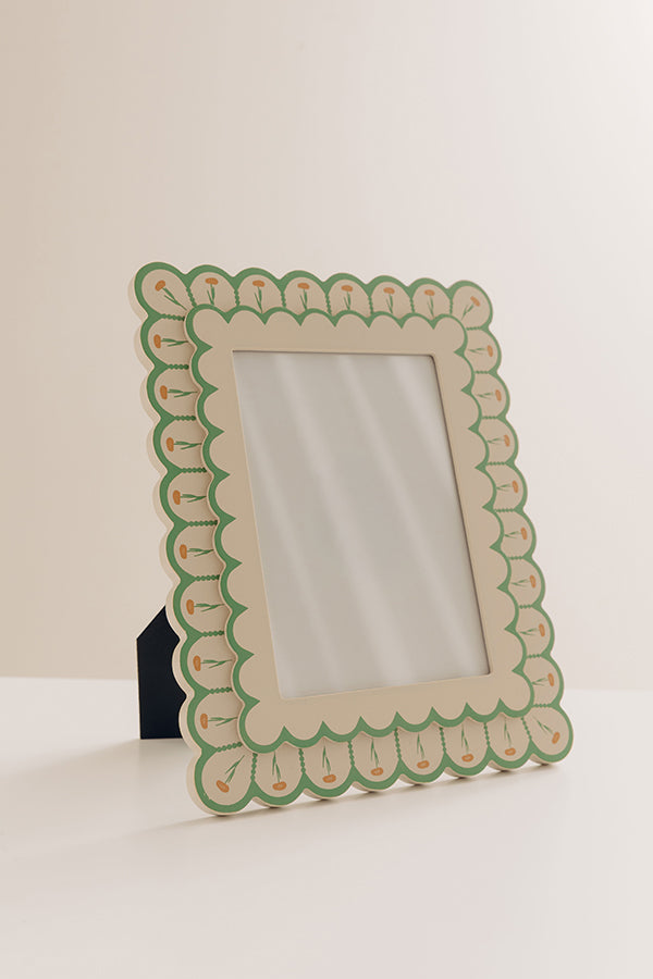 Picture Ready Scalloped Photo Frame Image - 1