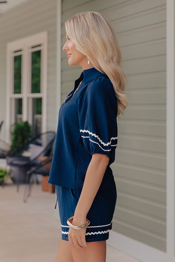 Cue The Vacay Linen-Blend Top in Navy Image - 3