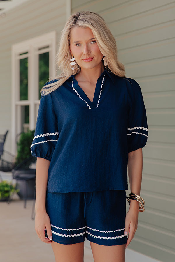 Cue The Vacay Linen-Blend Top in Navy Image - 2