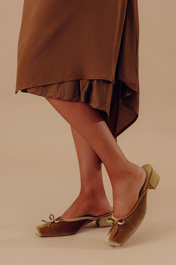 Geneva Velvet Heel in Golden Honey