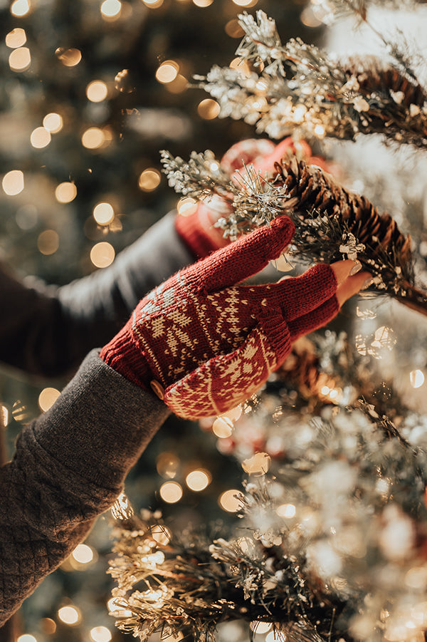 Snowflake Chic Converter Gloves in Crimson