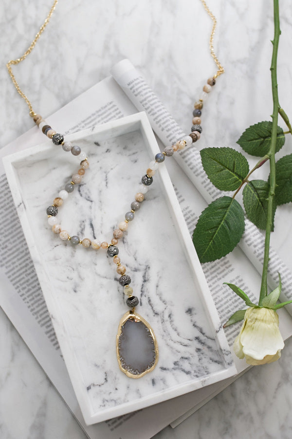 Completely Lovestruck Agate Necklace In Dark Grey