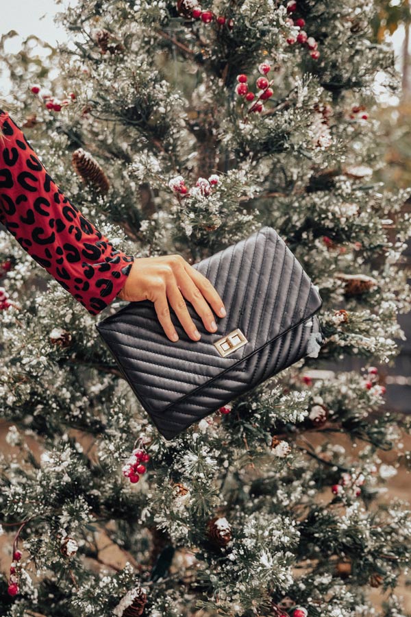 Delicate Details Faux Leather Clutch in Black