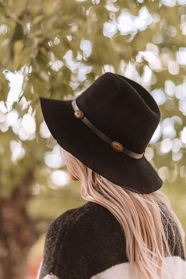Front Page Worthy Felt Hat In Black