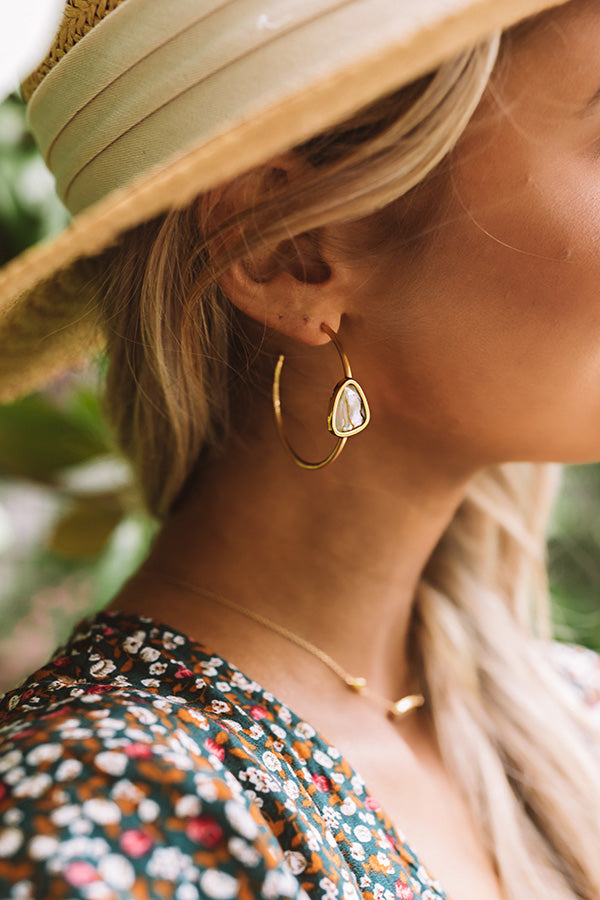 Kendra Scott Margot Vintage Gold Hoop Earrings in White Abalone Image - 1