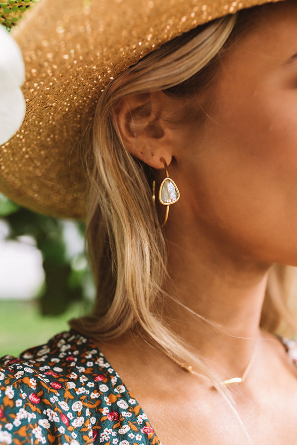 Kendra Scott Margot Vintage Gold Hoop Earrings in White Abalone Image - 1