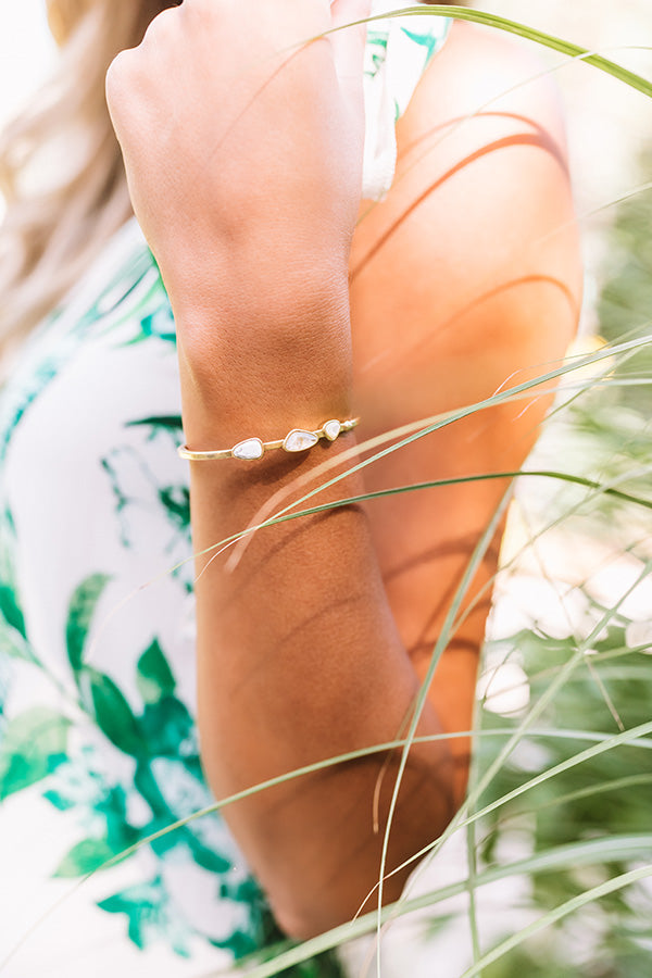 Kendra Scott Ivy Vintage Gold Cuff Bracelet in White Mix Image - 1