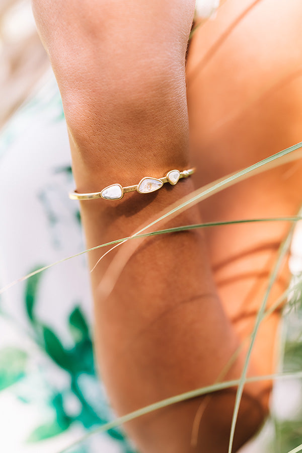 Kendra Scott Ivy Vintage Gold Cuff Bracelet in White Mix Image - 1