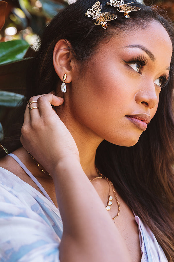 Kendra Scott Ivy Vintage Gold Drop Earrings in White Abalone