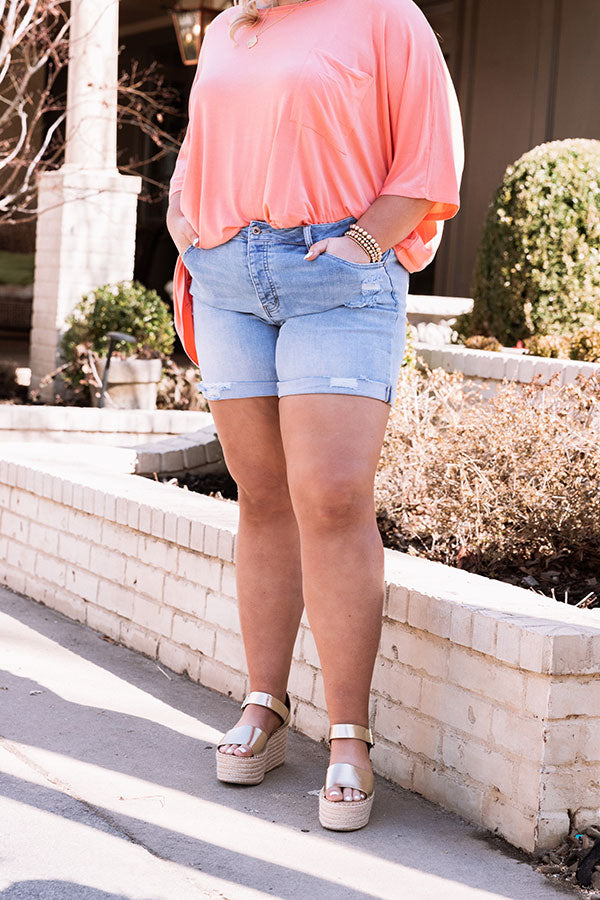 The Nadine Midrise Shorts in Light Wash Curves