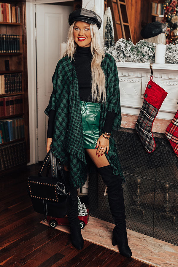 Snow Drop Houndstooth Poncho In Hunter Green
