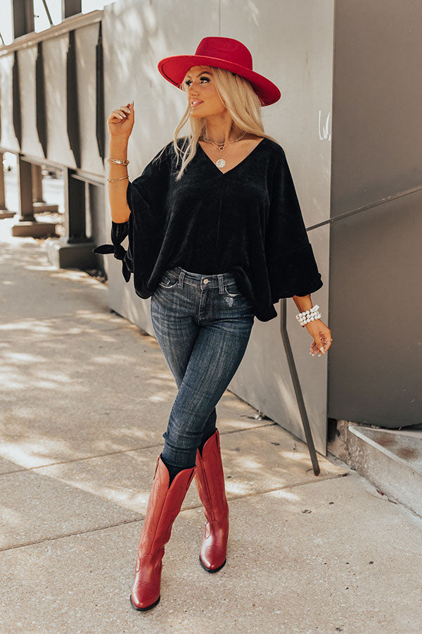 Cause To Covet Velvet Top In Black